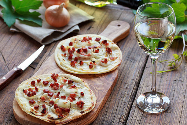 Flammkuchen ist eine Spezialität aus dem Elsass und der Pfalz
