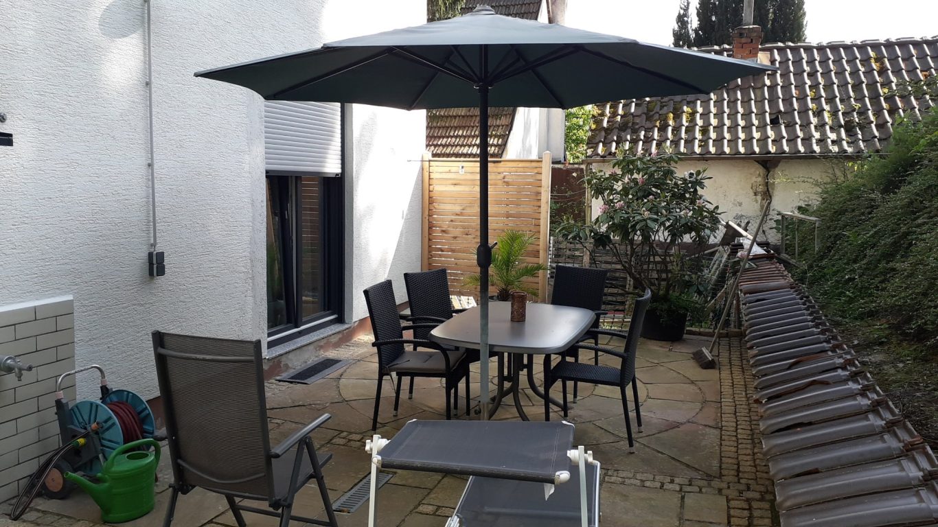 Terrasse Zugang vom Schlafzimmer und vom Hauseingang möglich