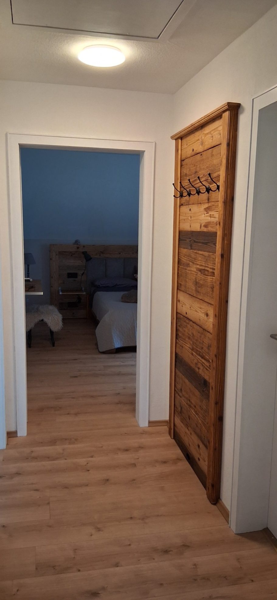 Flur mit Blick in den Schlafbereich