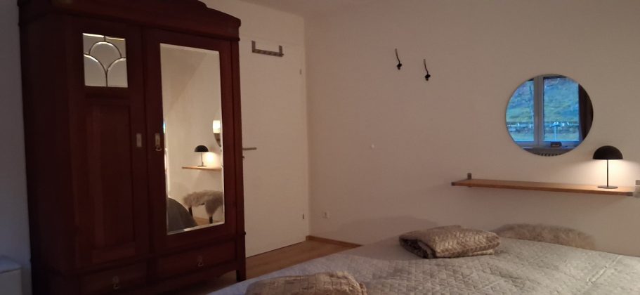 Großer Schrank für die Kleidung